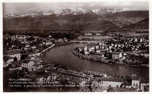 Rhone Alpes, Isere (38), Grenoble: Alpernes kæde, Isere, broen over Ile Verte, til venstre La Tronche, til højre bydelen Ile Verte - Postkort dateret 1930-1939 af William M. Timlin