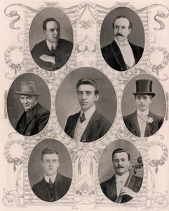 Syv af de otte medlemmer af skibets band på Titanic af Unbekannt