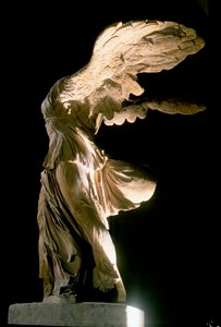 Set fra siden af Sejren fra Samothrace (parisk marmor) (se også 94601-03 og 154093) af Unbekannt