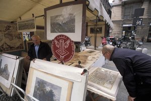Bod, der sælger prints, Piazza del Carmine, Milano, Lombardiet, Italien af Unbekannt