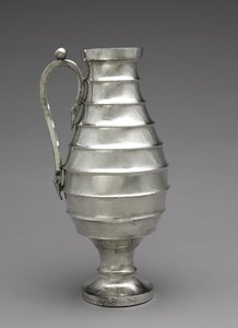 Stepped Pitcher, 400-600dani af Unbekannt