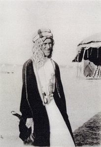 T. E. Lawrence i arabisk kjole (s/h-billede) af Unbekannt