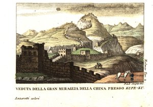 Udsigt til Den Kinesiske Mur nær Kou-Pee-Keow, ved passet mellem Kina og det østlige Tartariet. Fra Samuel Holmes (18.-19. århundrede) Journal of a Voyage to China and Tartary. Kobberstik af dell