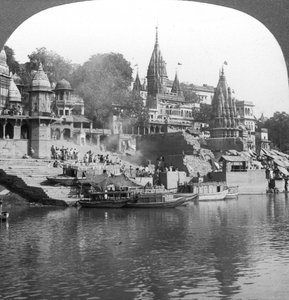En brændende ghat på Ganges ved Benares Varanasi, Indien, 1900-tallet. af Underwood and Underwood