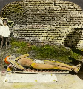 Hinduisk hengiven på en seng af søm nær helligdommen i Kali, Calcutta, Indien, begyndelsen af det 20. århundrede af Underwood and Underwood