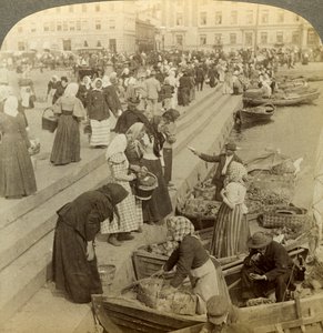 Markedsbåde, Helsinki, Finland.