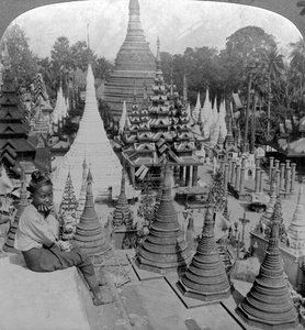 Shwedagon Pagoda, Rangoon, Burma, omkring 1900-tallet. af Underwood and Underwood