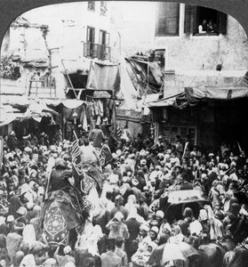 Den hellige tæppeparade med Mahmal, Cairo, Egypten, 1905. af Underwood and Underwood