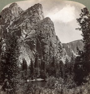 The Three Brothers, Yosemite Valley, Californien, USA, 1902 af Underwood and Underwood