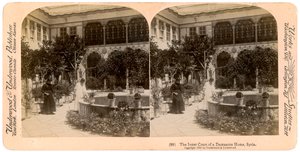 Den indre domstol i et Damaskus-hjem, Syrien, 1900. af Underwood and Underwood