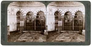 Den hellige klippe, hvor Temple Alter stod, Mount Moriah, Jerusalem, Palæstina, 1900. af Underwood and Underwood