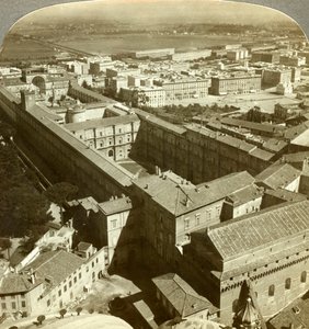 Vatikanets palads fra kuplen til Peterskirken, Rom, Italien. af Underwood and Underwood