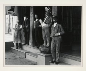 Ved bootshop, Columbia, CA af Unknown