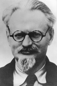Leon (Lev) Trotsky, russisk revolutionær, sovjetisk kommunistleder, (1879-1940), i Mexico, 1936, 57 år gammel, portræt af mexicansk politi.