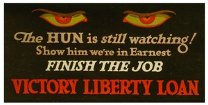 Hunnen holder stadig øje! Vis ham, at vi mener det alvorligt - afslut arbejdet Victory Liberty Loan.rnc.1917 af Unknown