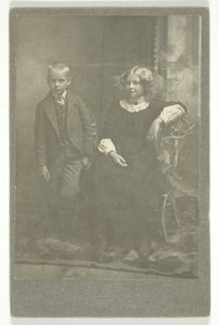 Uden titel (dreng og pige) af Unknown