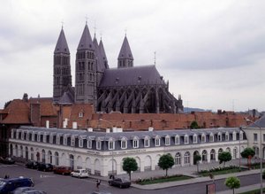 Cathedrale de Tournai (Belgien), udsigt udefra. af Unknown artist