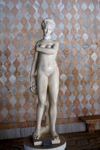 Flora (Carrara marmor) af Unknown artist