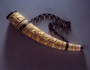 Ivory Oliver monteres på sølv. 1050-1100. Paris, Louvre-museet af Unknown artist