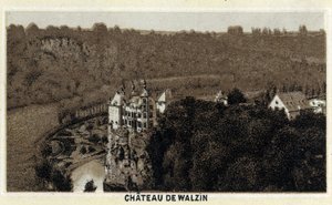 Udsigt over slottet Walzin i Vallonien (Belgien) ved bredden af floden Lesse. Kromolitografi i slutningen af det 19. århundrede. af Unknown artist
