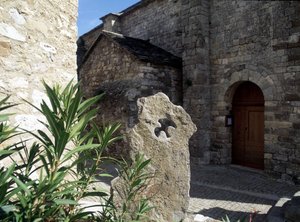 Mindemonument for katharerne i Minerve i Herault. af Unknown artist