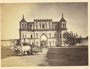 [Porten til Moti Mahal, Lucknow]. af Unknown artist