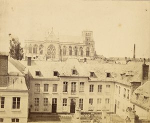 [Gendarmerie Imperiale-bygning og gotisk katedral]. af Unknown artist