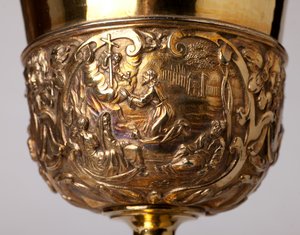 Metalsmedning. Kalk. Gave fra kaniken A. Le Vaillant de la Bassarderie, dekan for katedralkapitlet 1726 til 1758. 1700-tallet. Detalje. af Unknown artist