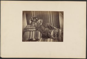 [Liggende algerisk odalisque, Ouled Nail-stammen]. af Unknown artist