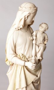 Statue. Madonna og barn. Gave fra Mgr. Cantineau, dekan for katedralkapitlet. Elfenben. 13. århundrede. Detalje, buste. af Unknown artist