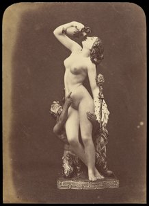 [Statue af kvinde og satyr] af Unknown artist