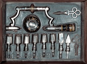 Trepan, kirurgisk værktøj (boremaskine) med tilbehør. 1768 Paris, museum for medicinens historie