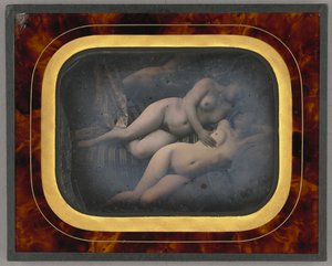 To kvinder, der omfavner hinanden af Unknown artist