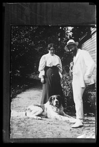Hugo Simberg med sin søster Blenda og hunden Sarto
