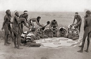 Warramunga-stammens totemiske ceremoni, Australien af Unknown photographer