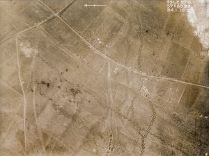 Britiske luftrekognosceringsfotografier, der viser skyttegravenes positioner på vestfronten under Første Verdenskrig af Unknown photographer