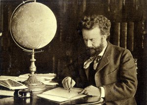 Camille Flammarion ved sit arbejdsbord af Unknown photographer