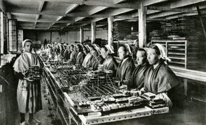 Konservering af sardiner, sardinindustri, Finistère, Bretagne (s/h-foto) af Unknown photographer