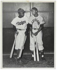 Jackie Robinson og Larry Doby, ca. 1947 (fotografi (s/h) af Unknown photographer