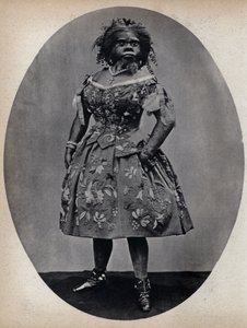 Monstrene, hundekvinden. Fotografi, slutningen af ​​det 19. århundrede, Paris. Saml. Selva. af Unknown photographer