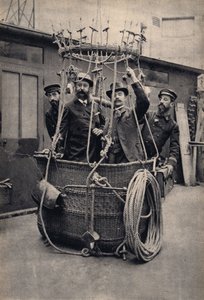 Fotografisk iscenesættelse med en luftballon. Fotografi, slutningen af det 19. århundrede, Paris. Saml. Selva. af Unknown photographer