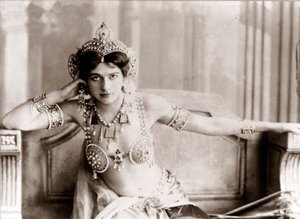 Portræt af Margaretha Geertruida Zelle, kendt som Mata Hari, hollandsk danser og spion, 20. århundrede (foto) af Unknown photographer