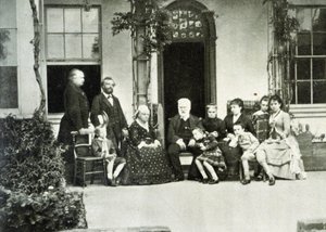 Portræt af Victor Hugo i eksil på Guernsey i 1866 med Juliette Drouet til højre. af Unknown photographer
