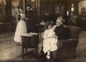 Portræt af skuespillerinden Cecyl Tryan på settet til filmen "Spirale della morte" fra 1918. af Unknown photographer