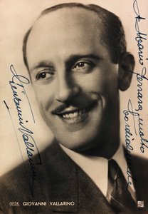 Portræt med dedikation og autograf af den italienske sanger Giovanni Vallarino; postkort af Unknown photographer