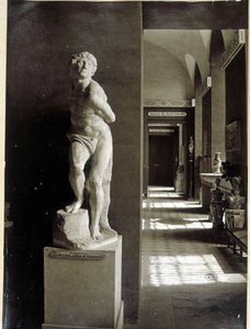 Louvre og "Fangen" af Michelangelo Buonarroti (Michelangelo eller Michelangelo