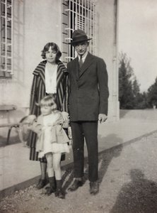 Tre medlemmer af Torrigiani-familien i villaen i Vico d