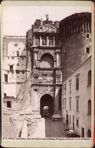 Triumfbuen på Castel Nuovo, Napoli, ca. 1880 (fotografi) af Unknown photographer