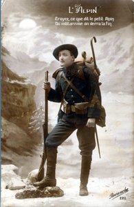 Postkort fra første verdenskrig, alpejæger. "Tro på, hvad den lille alpejæger siger, militarismen vil se enden." (foto) af Unknown photographer