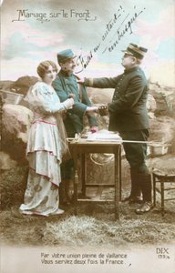Postkort fra 1. verdenskrig, ægteskab på forsiden af en soldat (poilu) og en ung kvinde, militær hjælper, af en officer kvalificeret som bagholdsangreb. (foto) af Unknown photographer